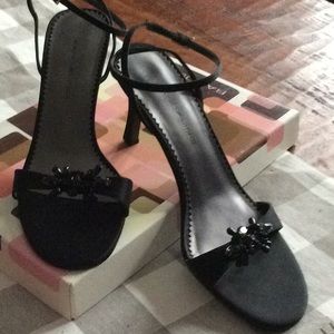 Bandolino dress sandals w/ wrap around ankle.